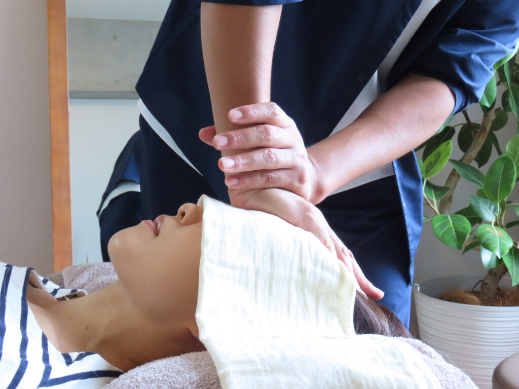 ヘッド整体（頭蓋骨調整）